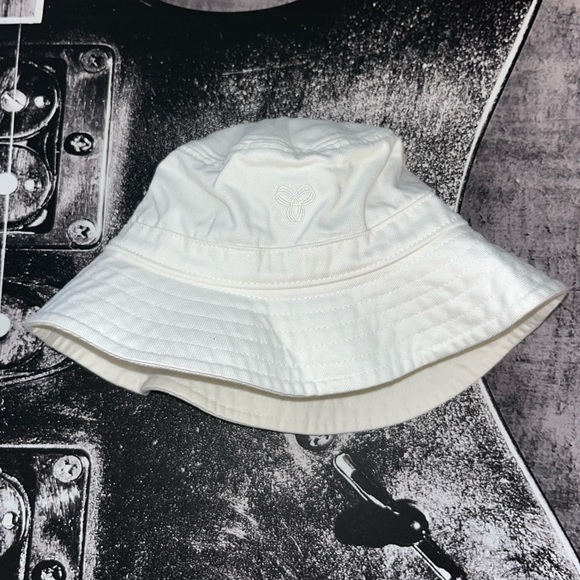 NWT TNA Bucket Hat - Picture 2 of 5